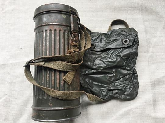 WH (Heer) Gasmask and Canister