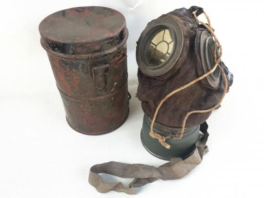 German WW1 Gasmask and Canister