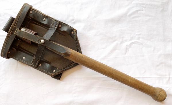 German Folding Shovel with Carrying Case, 1st model