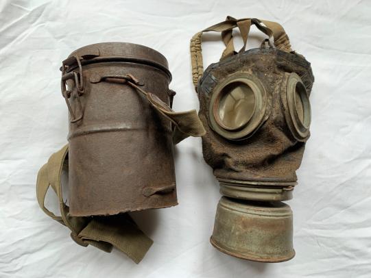 German WW1 Gasmask and Canister