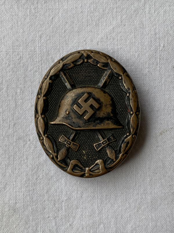 Black Wound Badge '107'