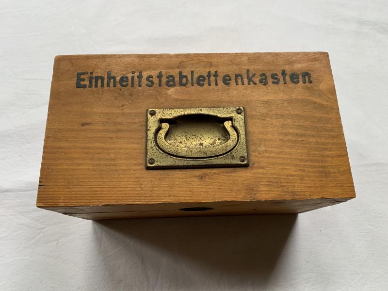 WH (Heer) Medical 'Einheitstablettenkasten'