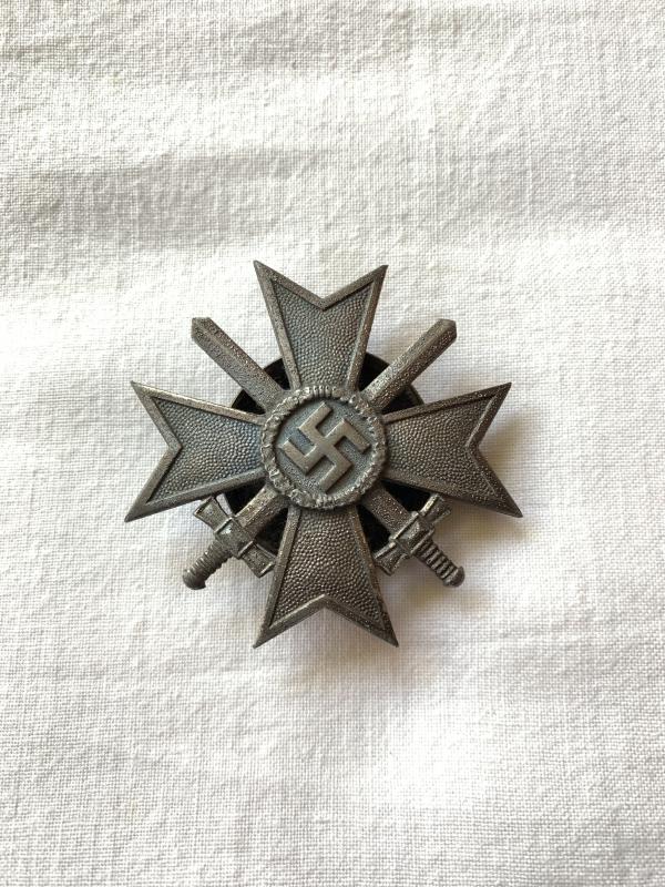 Kriegsverdienstkreuz 1. klasse mit Schwerten Screw-back