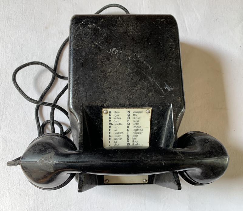 WH (HEER) Desk Bakelite Telephone