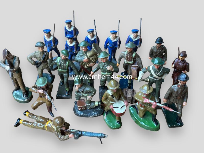 21x Divers WW2 Toy Soldiers